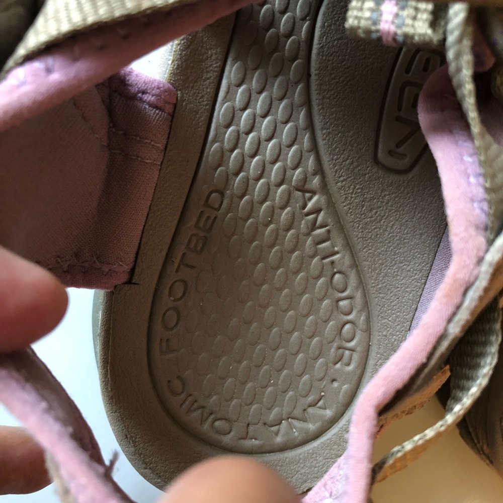 * KEEN Tan Unisex Green Pink Waterproof Women’s size 9 Outdoor Sandals - Picture 9 of 9